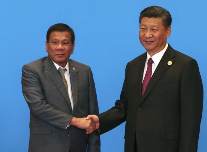 Tổng thống Philippines Rodrigo Duterte và Chủ tịch Trung Quốc Tập Cận Bình, ảnh: AP.