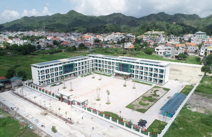Trường Tiểu học thị trấn Cái Rồng nhìn từ trên cao (Ảnh: CTV) ảnh 3