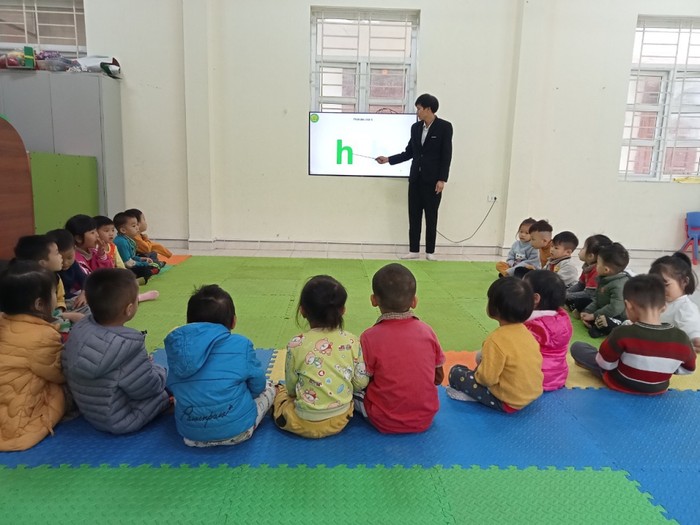 "Thầy giáo đặc biệt" ở Bình Liêu kiên trì bám bản, dành tình yêu cho con trẻ ảnh 2