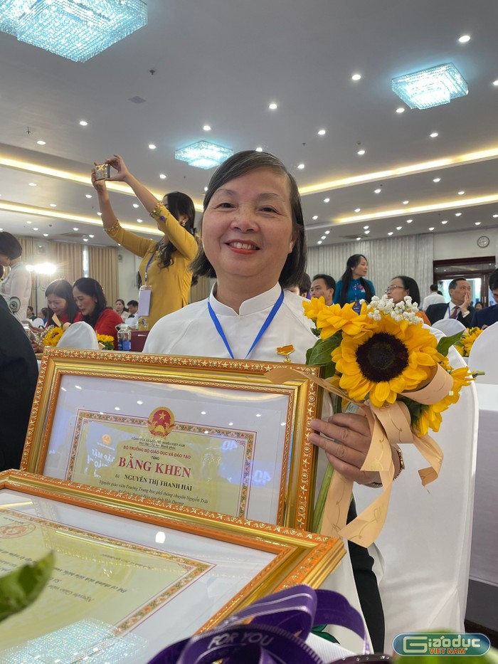 Người “truyền lửa” học tiếng Nga cho học sinh Trường THPT chuyên Nguyễn Trãi ảnh 1