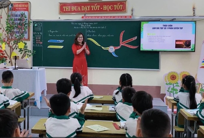 Cô giáo Nguyễn Thị Vân Anh luôn tâm huyết với nghề (Ảnh: NVCC)