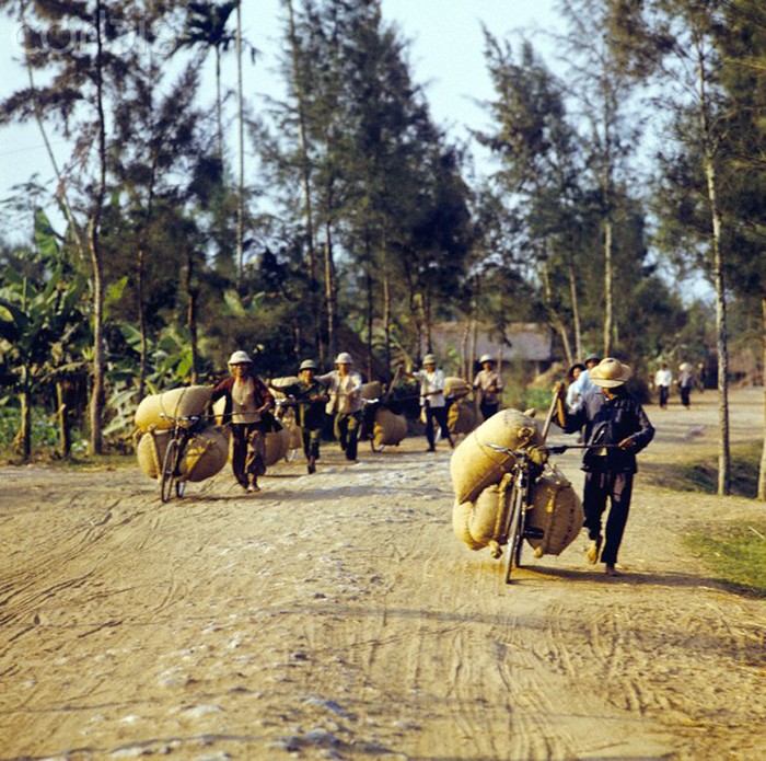 Chùm ảnh màu hiếm về miền Bắc Việt Nam những năm 1970 (P8) ảnh 13