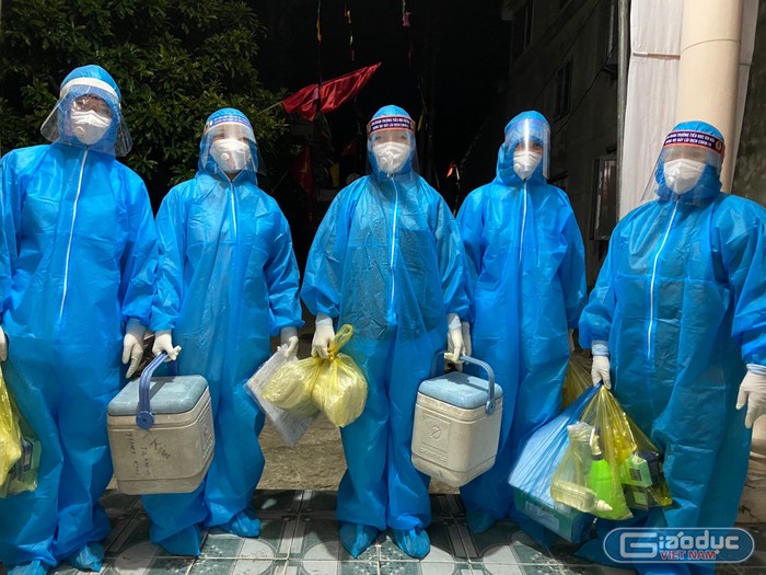 Cán bộ, nhân viên Y tế tại Hà Tĩnh đang tích cực làm việc trong điều kiện thời tiết khó khăn, quyết tâm đẩy lùi dịch bệnh. (Ảnh: NVCC) ảnh 9