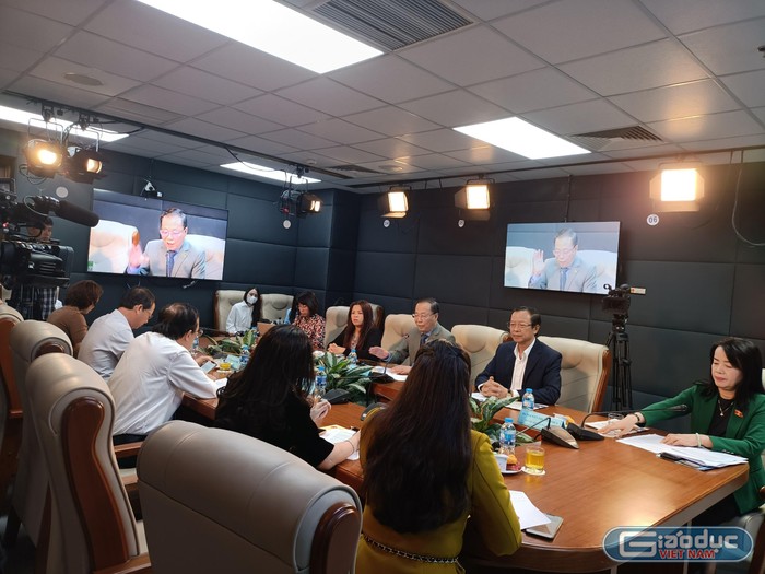 Nhà nước định giá sách giáo khoa chưa chắc giảm giá nhiều ảnh 1