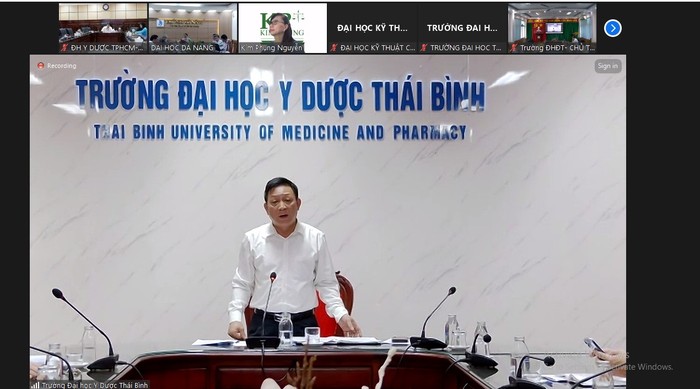Phó Giáo sư Nguyễn Quốc Tiến chia sẻ tại buổi tọa đàm. ảnh 1