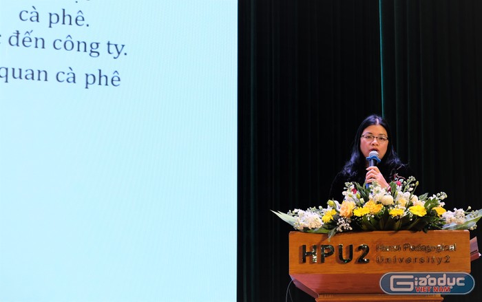 Phó Giáo sư, Tiến sĩ Đỗ Thị Thu Hương trình bày báo cáo.