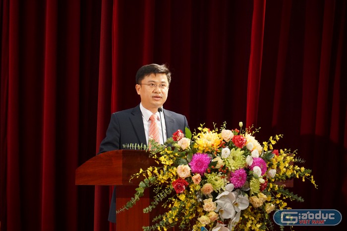 Tiến sĩ Nguyễn Đức Tiệp, Hiệu trưởng Trường Đại học Hạ Long phát biểu tại lễ khai giảng năm học 2023 - 2024 (Ảnh: Phạm Linh) ảnh 4