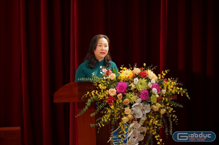 Bà Vi Ngọc Bích, Phó Chủ tịch Thường trực Hội đồng nhân dân tỉnh Quảng Ninh phát biểu tại buổi lễ (Ảnh: Phạm Linh) ảnh 7