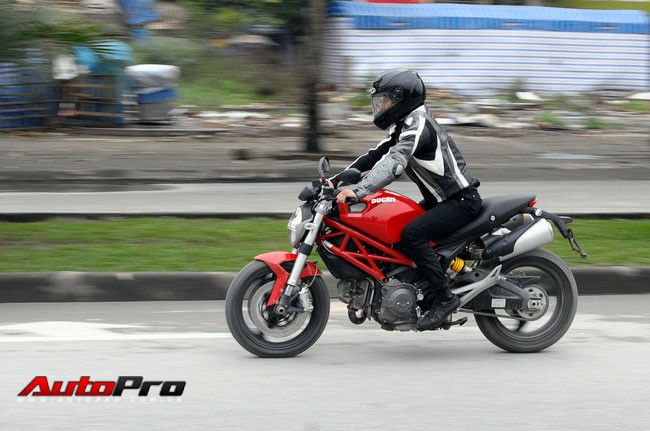 Quái vật Ducati Monster 795 trên đất Thái đầy nổi bật