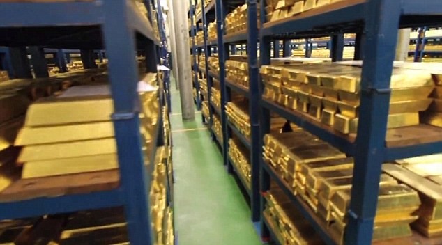Admire the UK's gold vault photo 4