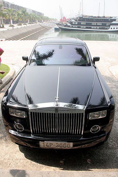 Chia sẻ hơn 57 về bentley suv vs rolls royce suv mới nhất   cdgdbentreeduvn