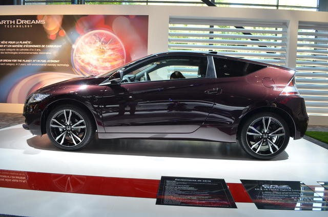 Ra mắt xe Honda CR-Z Hybrid mới sang trọng và nữ tính hơn ảnh 4
