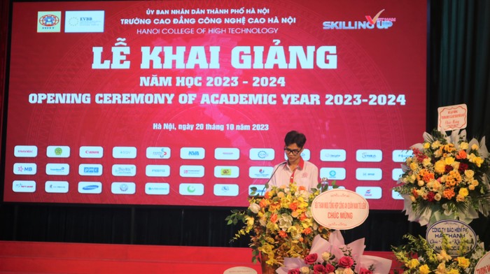 Đại diện tân sinh viên K14 của Trường Cao đẳng Công nghệ cao Hà Nội phát biểu tại Lễ khai giảng năm học 2023-2024 (Ảnh: Tường San). ảnh 4