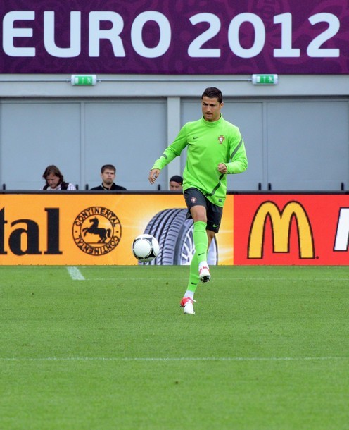 Ronaldo đang rất tích cực tập luyện chuẩn bị cho trận đấu đầu tiên của Bồ Đào Nha gặp Đức ở "Bảng tử thần"