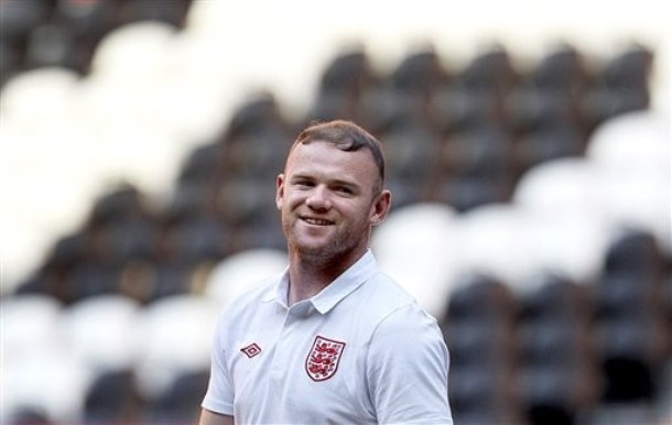 Sau khi không thể chơi 2 trận đầu ở vòng bảng do phải thụ án treo giò, Rooney đang rất khao khát được ra sân thi đấu và lập công cho ĐT Anh.