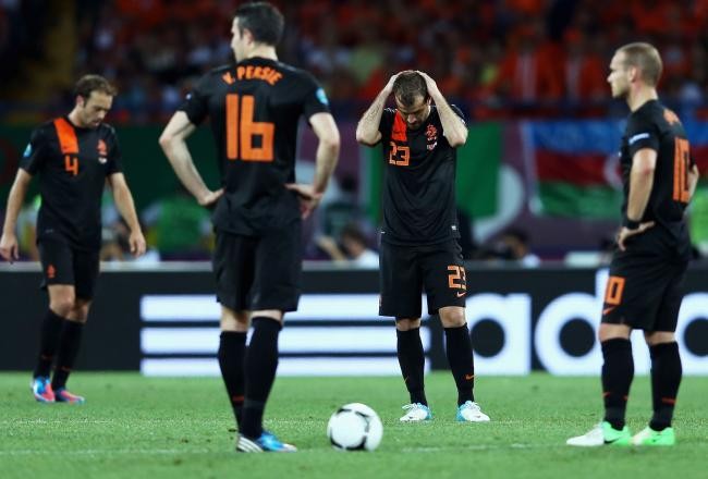 Đội bóng gây thất vọng nhất: Được đánh giá là một trong những ứng cử viên cho chức vô địch, nhưng Hà Lan của HLV Bert van Marwijk đã thể hiện một phong độ vô cùng thất vọng để rồi phải ngậm ngùi chia tay EURO 2012 với 3 trận thoàn thua...