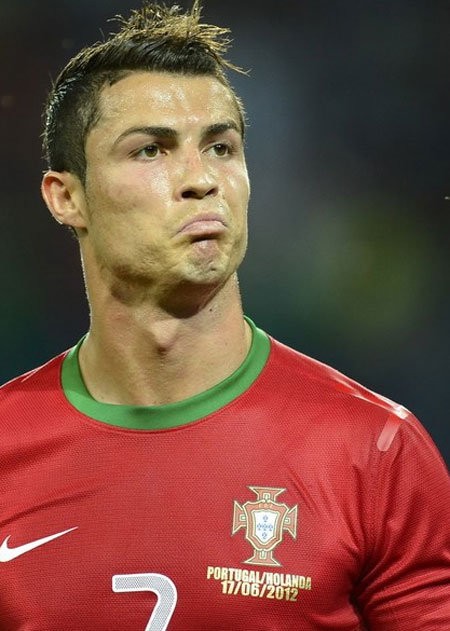 Ronaldo đã tỏa sáng đúng lúc để đưa Bồ Đào Nha vào tứ kết.