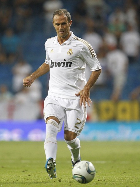 Trang Metro đưa tin, Tottenham đã gần đạt được thỏa thuận chiêu mộ cựu binh Ricardo Carvalho của Real Madrid như là một phần hợp đồng để Luka Modric chuyển đến sân Bernabeu.