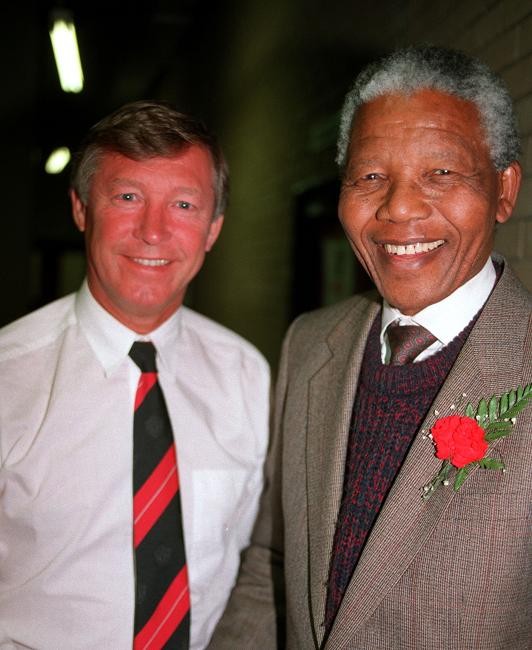 “Tôi đã gặp ông ấy một vài lần và tôi nghĩ mỗi lần mình gặp ông ấy tôi càng cảm thấy kính phục trước một nhân cách…sự hiện diện của ông ấy là sự may mắn cho tất cả chúng ta”, Sir Alex chia sẻ về cựu Tổng thống Nelson Mandela.