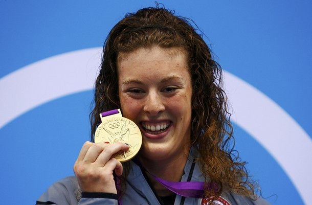 Vận động viên Allison Schmitt của Mỹ đã xuất sắc giành HCV nội dung bơi 200m tự do nữ, đồng thời cô cũng thiết lập kỷ lục Olympic mới với 1 phút 53 giây 61.