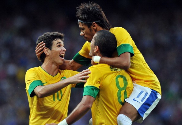 Brazil đã dễ dàng giành chiến thắng thuyết phục 3-0 trước Hàn Quốc để góp mặt trong trận tranh HCV môn bóng đá nam Olympic London 2012 gặp Mexico. Các bàn thắng do công của Romulo và cú đúp của Damiao.