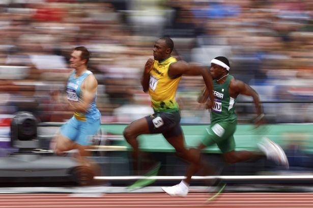 Usain Bolt giành quyền vào tranh tài ở chung kết 200m nam.