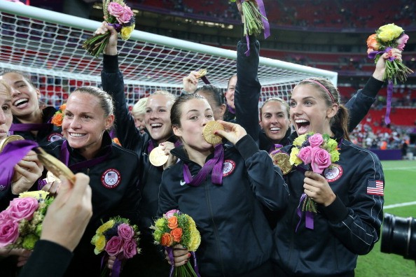 Các cầu thủ Mỹ đã giành chiến thắng nghẹt thở với tỉ số 2-1 trước các cô gái đến từ Nhật Bản để giành chiếc HCV Olympic thứ 3 liên tiếp.