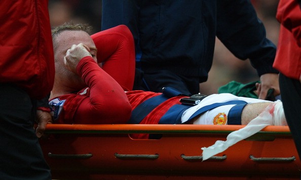 Theo thông tin mới nhất, trong cuộc họp báo sau trận đấu, Sir Alex cho biết với chấn thương này thì Rooney sẽ phải nghỉ thi đấu ít nhất 4 tuần...