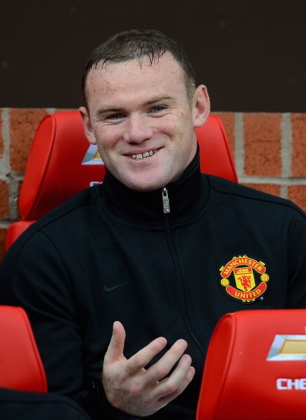 Sir Alex đã gây bất ngờ khi đẩy Rooney lên băng ghế dự bị và nhường chỗ trên hàng công cho tân binh đắt giá Van Persi...