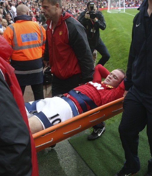 Hôm qua, Rooney đã có thể ra sân tập nhẹ trở lại với giáo án đặc biệt trong sự giám sát chặt chẽ của các bác sĩ và huân luyện viên thể lực của Man United...Dù vẫn còn băng trên đùi phải nhưng Rooney đã có thể chạy và làm quen dần lại với trái bóng...