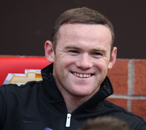 Rooney dù đã có màn làm nóng trong trận thắng Newcastle nhưng Sir Alex không dám mạo hiểm để anh đá chính ngay từ đầu trong trận đấu này...