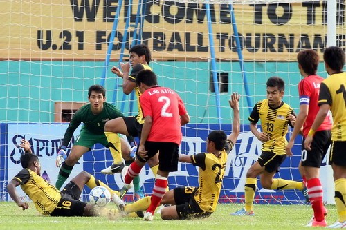 Sai lầm phút cuối U21 Lào có trận thua đáng tiếc.