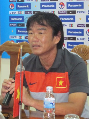 Phát biểu trong cuộc họp báo trước trận đấu giữa ĐT Việt Nam và ĐT Indonesia, HLV Phan Thanh Hùng cho biết các học trò của ông vẫn sẽ 'show' lối chơi của mình chứ không sợ lộ bài.