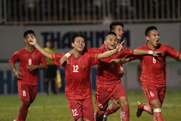 Có được bàn thắng, U21 Việt Nam hưng phấn lên hẳn.