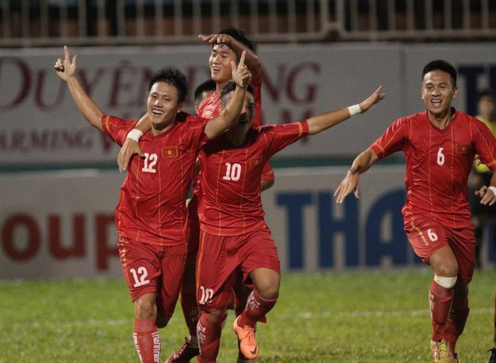 Các cầu thủ U21 Việt Nam ăn mừng bàn thắng mở tỉ số của Đình Bảo.