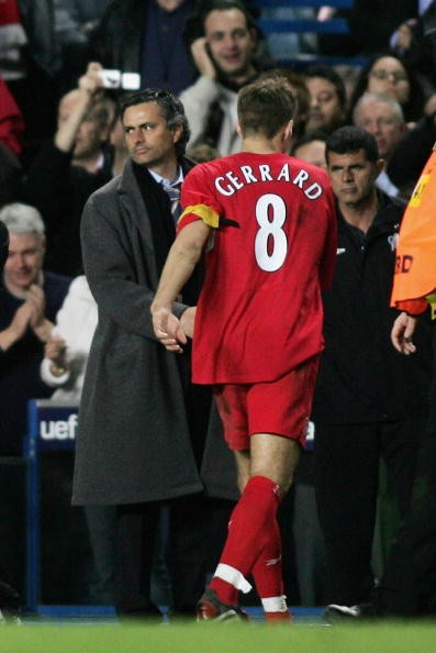 Steven Gerrard- một huyền thoại sống tại sân Anfield về lòng trung thành, mới đây đã tâm sự rằng anh vẫn muốn được thi đấu dưới trướng của Ngài Đặc Biệt một ngày nào đó dù cho trong quá khứ anh đã nhiều từ chối việc phản bội The Kop để về với Mourinho khi ông còn đang dẫn dắt Chelsea.