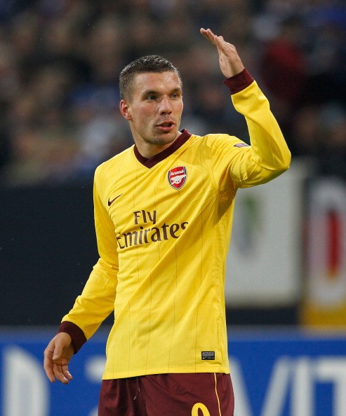 Tiền đạo Podolski vừa bày tỏ mong muốn được chơi ở vị trí tiền đạo cắm ở Arsenal chứ không phải dạt cánh để nhường chỗ cho Giroud.