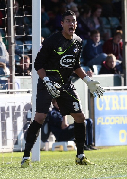 Neil Etheridge trong màu áo Bristol Rovers.