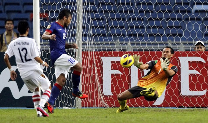 ĐKVĐ Malaysia tìm được chiến thắng đầu tiên trước Lào.
