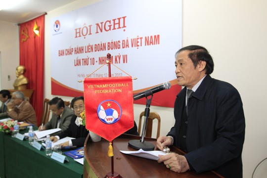 Chủ tịch Nguyễn Hỷ Trọng Hỷ phát biểu trong Hội nghị BCH VFF lần thứ 10.