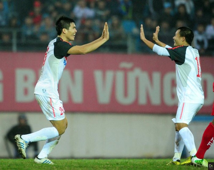 Trung vệ Gia Từ có bàn thắng thứ 2 liên tiếp trong màu áo ĐT Việt Nam.