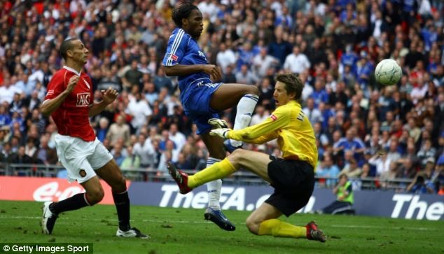 2007: Chelsea 1-0 M.U: Bàn thắng vàng của Drogba đã giúp Chelsea đánh bại M.U ở chung kết FA Cup trên sân Wembley.