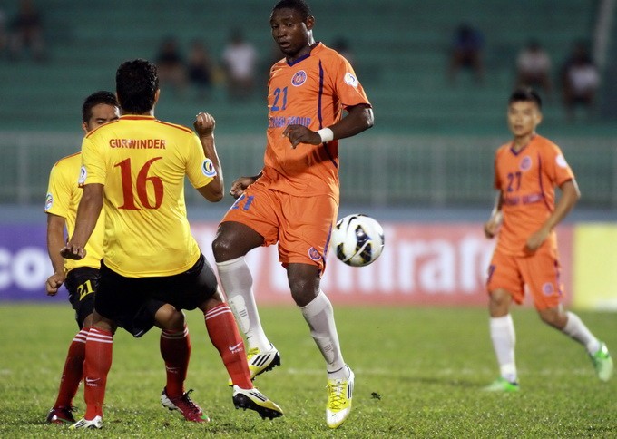 Cũng tại đấu trường AFC Cup 2013, dù được chơi trên sân nhà Thống Nhất nhưng XMXT Sài Gòn chỉ kiếm được 1 điểm từ trận hòa không bàn thắng với đối thủ đến từ Ấn Độ East Bengal. Ảnh: Nguyên Khôi.