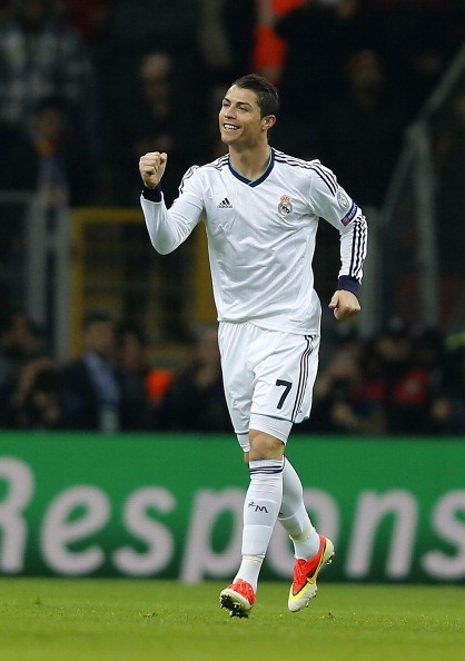 Trong chuyến làm khách trước Galarasaray đêm qua, Ronaldo tiếp tục tỏa sáng với một cú đúp để đưa Real thẳng tiến vào bán kết.