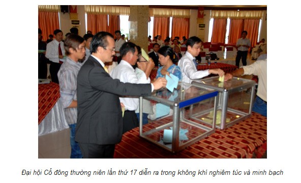 Hình ảnh bầu Thắng bỏ phiếu tại Đại hội Cổ đông thường niên Ngân hàng TMCP Kiên Long (nguồn: kienlongbank.com.vn).