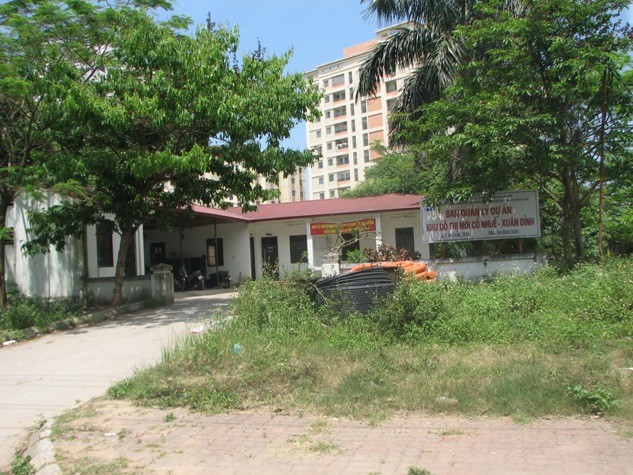 Ban quản lý dự án Khu đô thị Cổ Nhuế - Xuân Đỉnh (Hà Nội) nằm ngay trong khu đô thị, ngày ngày chứng kiến sự xuống cấp của các công trình nơi đây