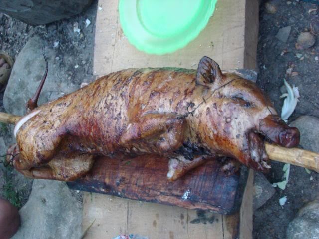Lợn Mán quay - món ăn đặc sản.