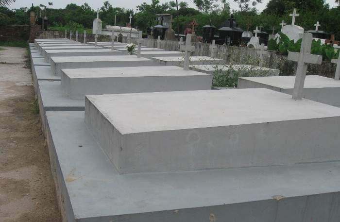 Công việc chôn cất hài nhi bị vứt bỏ của người dân làng Đồi Cốc (xã Thanh Xuân, Sóc Sơn, Hà Nội) bắt đầu từ năm 2007. Đã có khoảng hơn 50.000 hài nhi được an táng nơi đây.