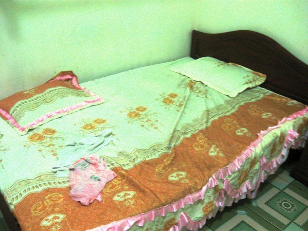 Các phòng nghỉ nơi khách và gái mại dâm hành lạc được bố trí ngay trong các ki-ốt, đó là những căn phòng nhỏ chỉ khoảng 10 m2 đủ kê một chiếc giường