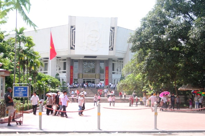 Bảo tàng Hồ Chí Minh đón hàng nghìn lượt khách từ mọi miền đất nước về thăm quan trong dịp lễ nghỉ quốc khánh năm nay